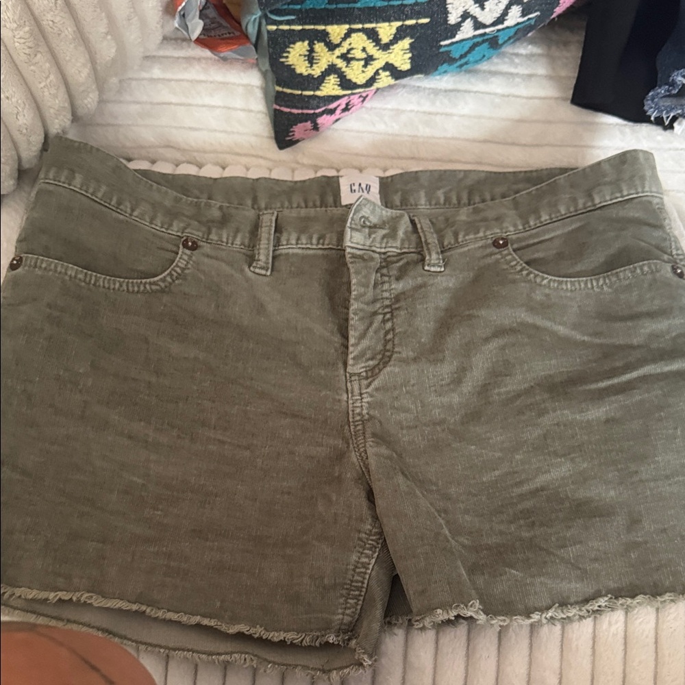 GAP Women's Khaki Cargo Shorts